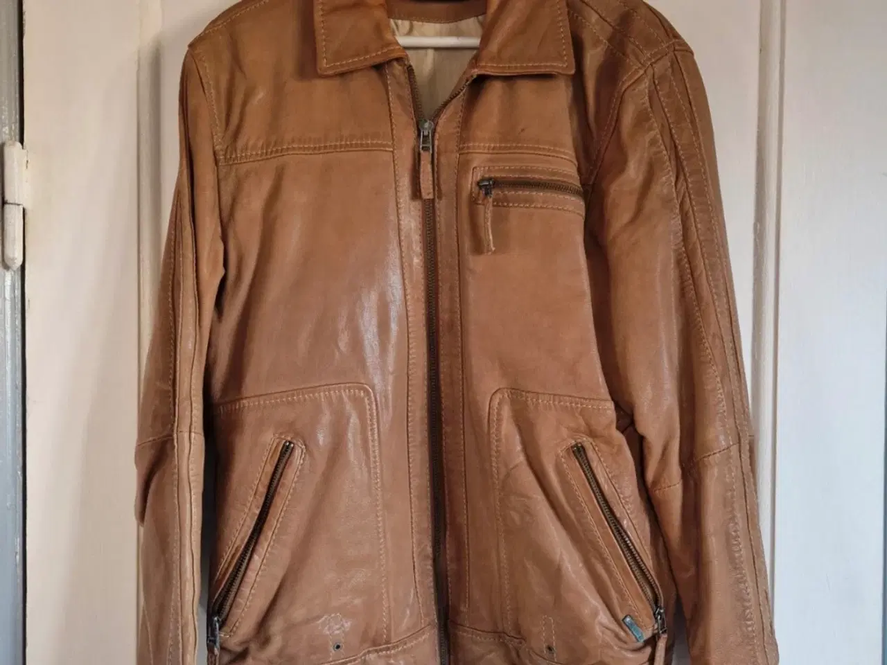 Billede 1 - OAKWOOD brun læderjakke.