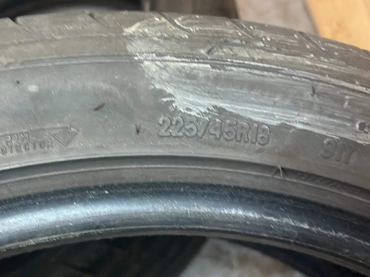 Billede 2 - 2 dæk af mærket goodyear eagle f1 sælges  