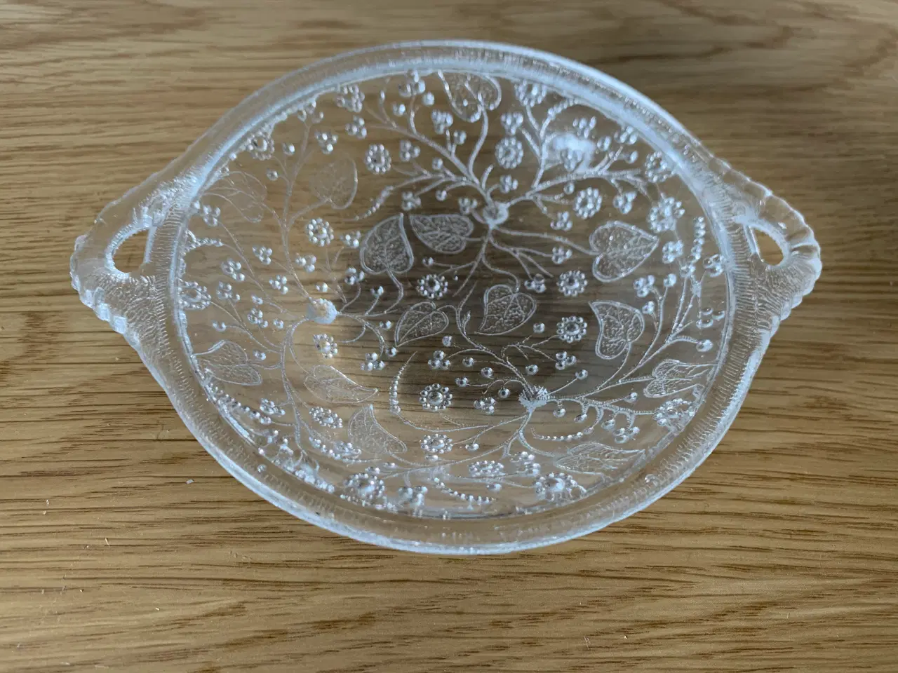 Billede 1 - Skål i glas med glat  indeside, riflet på yderside