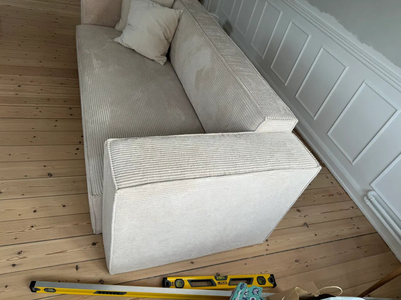 Billede 3 - Sofa i hvid/beige fløjl