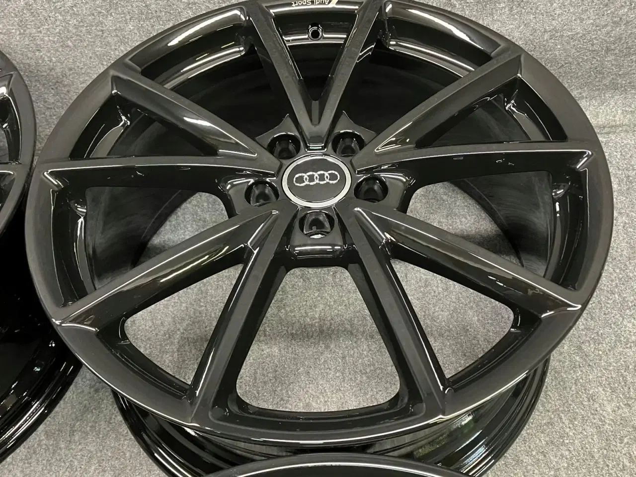 Billede 3 - ALUFÆLGE AUDI TT 8S0 20"
