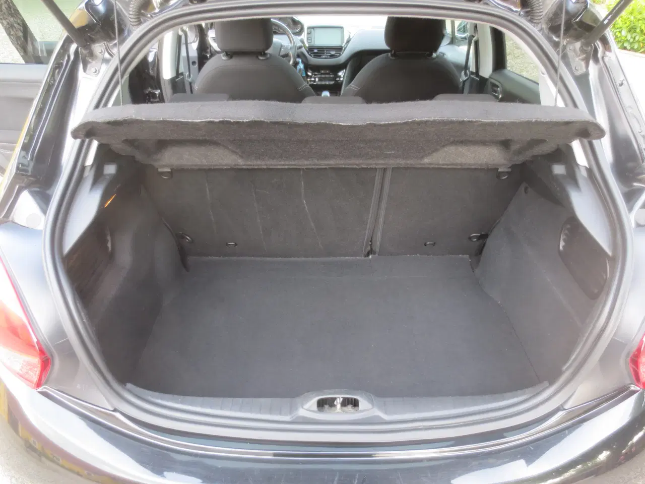 Billede 12 - Peugeot 208 1.6 Blue HDi  År 2017. Nysynet. 
