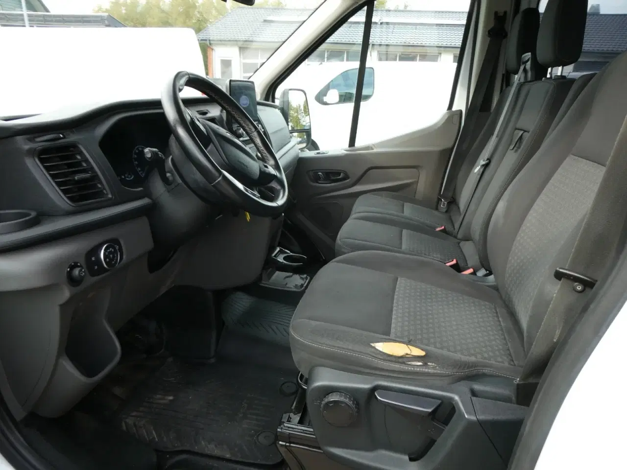 Billede 4 - Ford Transit 470 L4 Chassis 2,0 TDCi 170 Mandskabsvogn m/lad RWD