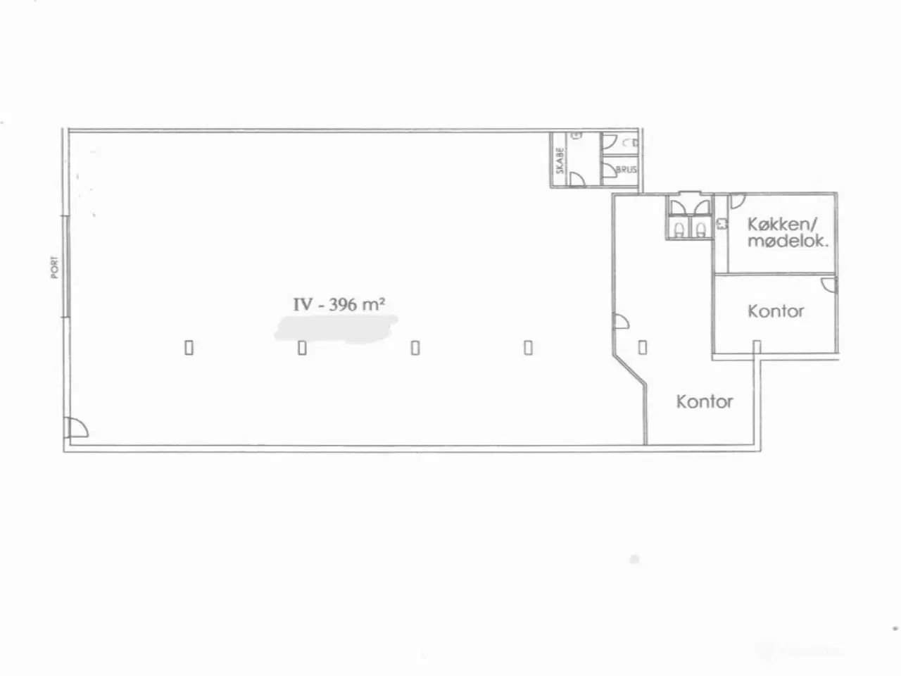Billede 6 - Stor hal med med ledhejseport. kontor, køkkenfaciliteter og toilet med bad.