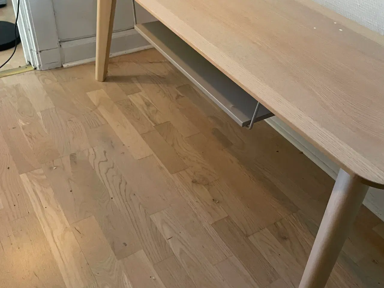 Billede 3 - TV bord i egetræ 