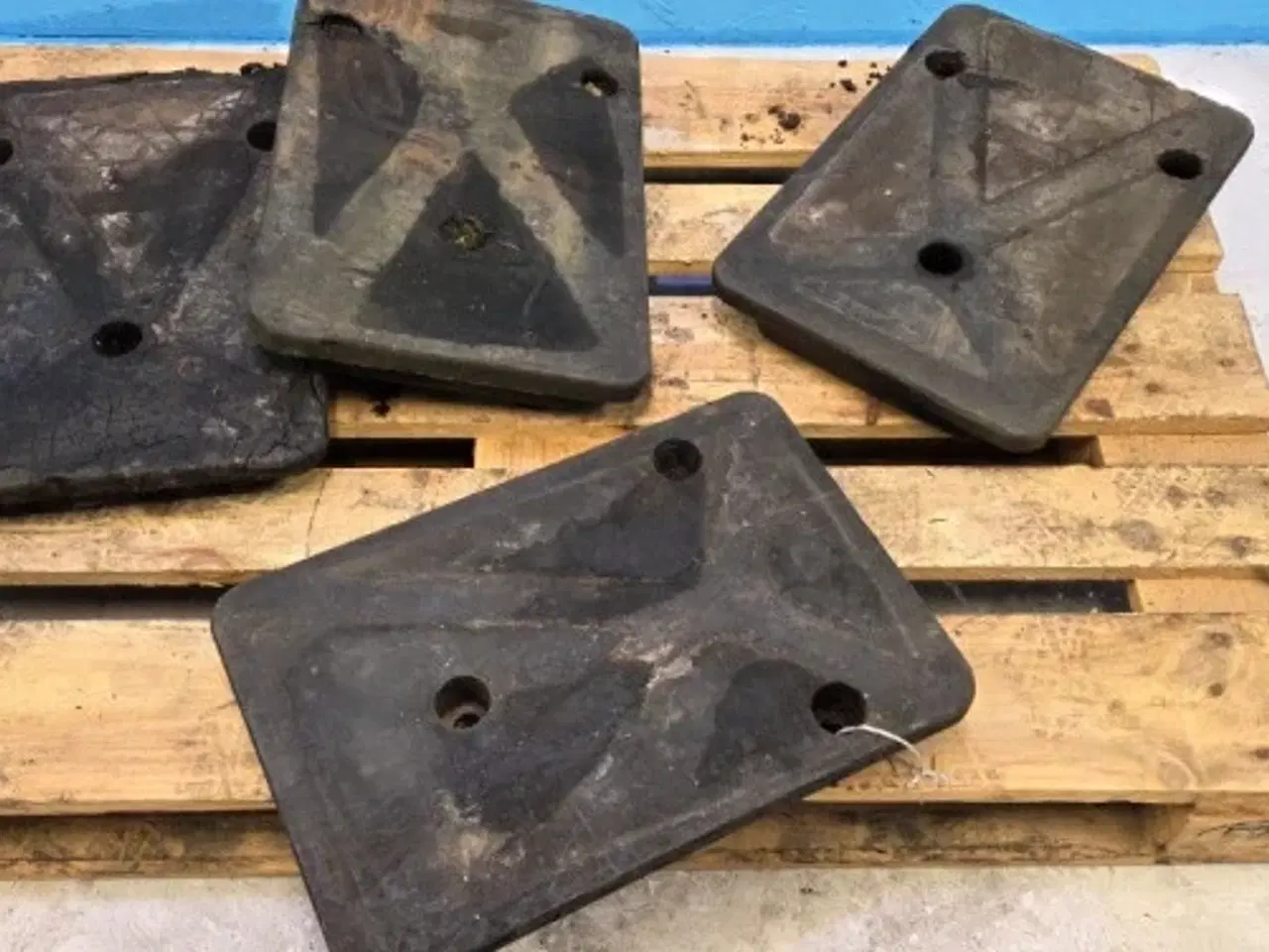 Billede 12 - New Holland B100B Gummiklods 85817788  4Stk