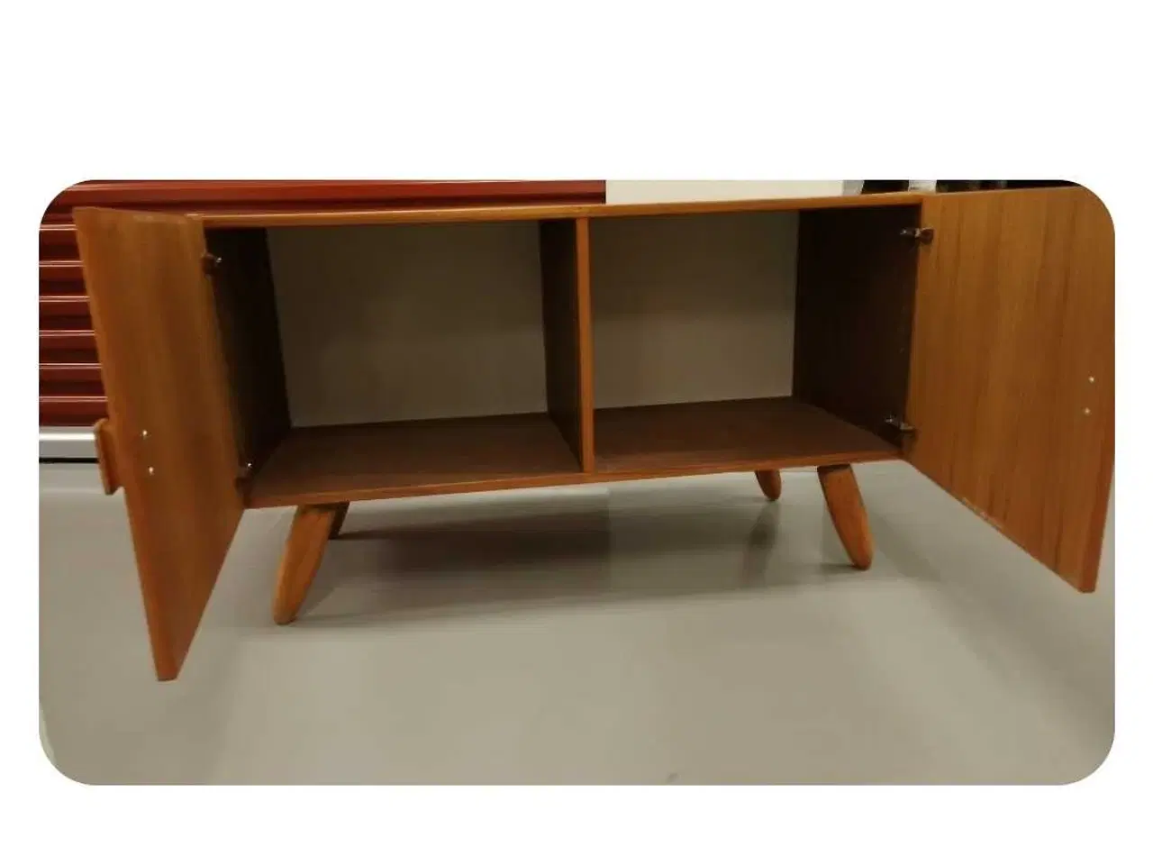 Billede 3 - Elegant og enkel skænk I teaktræ sælges 