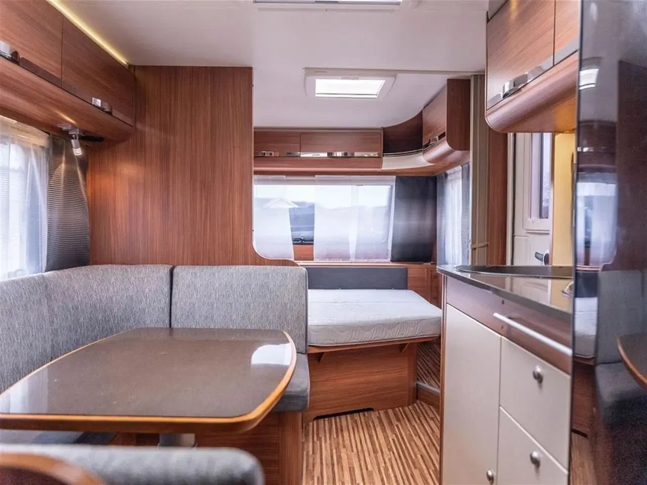 Billede 3 - 2013 - Adria Adora 563 PT   Rigtig fin vogn med køjer og dobbeltseng