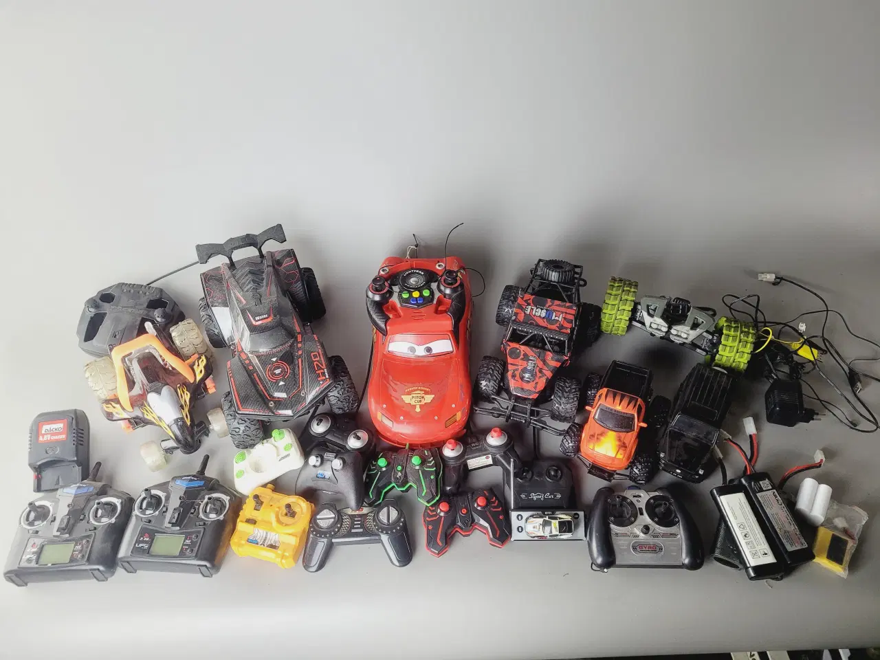 Billede 1 - Kæmpe Lot! Fjernstyrede Biler, Controllere Batteri