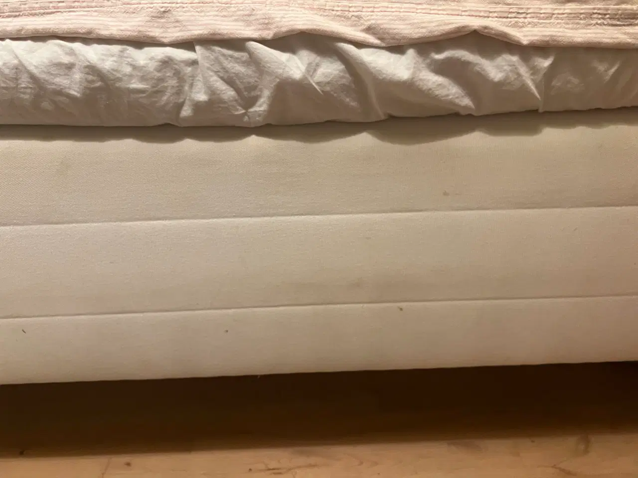 Billede 2 - Seng med ben