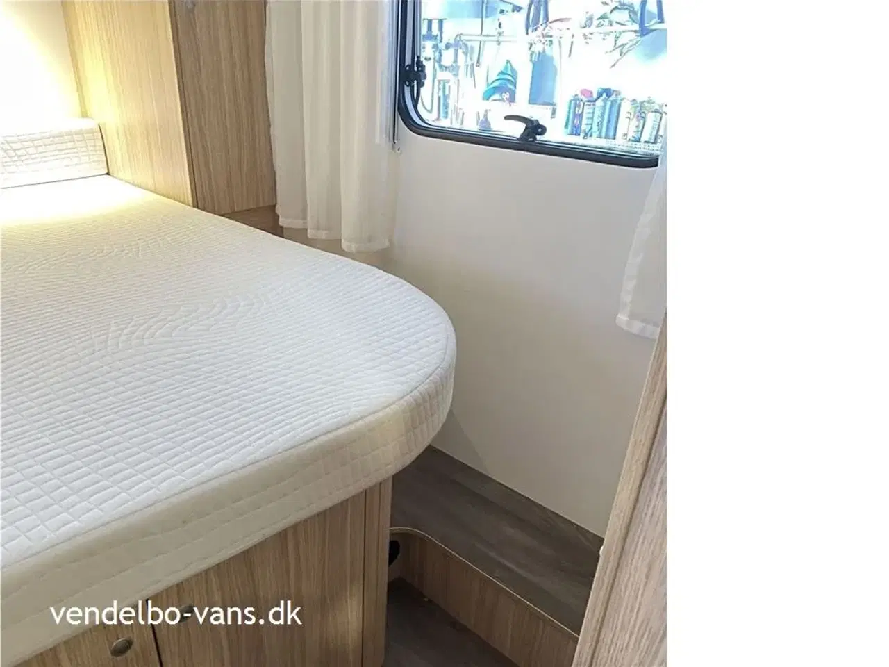 Billede 12 - 2022 - SunLight VAN V69   Fritstående dobbeltseng i bag
