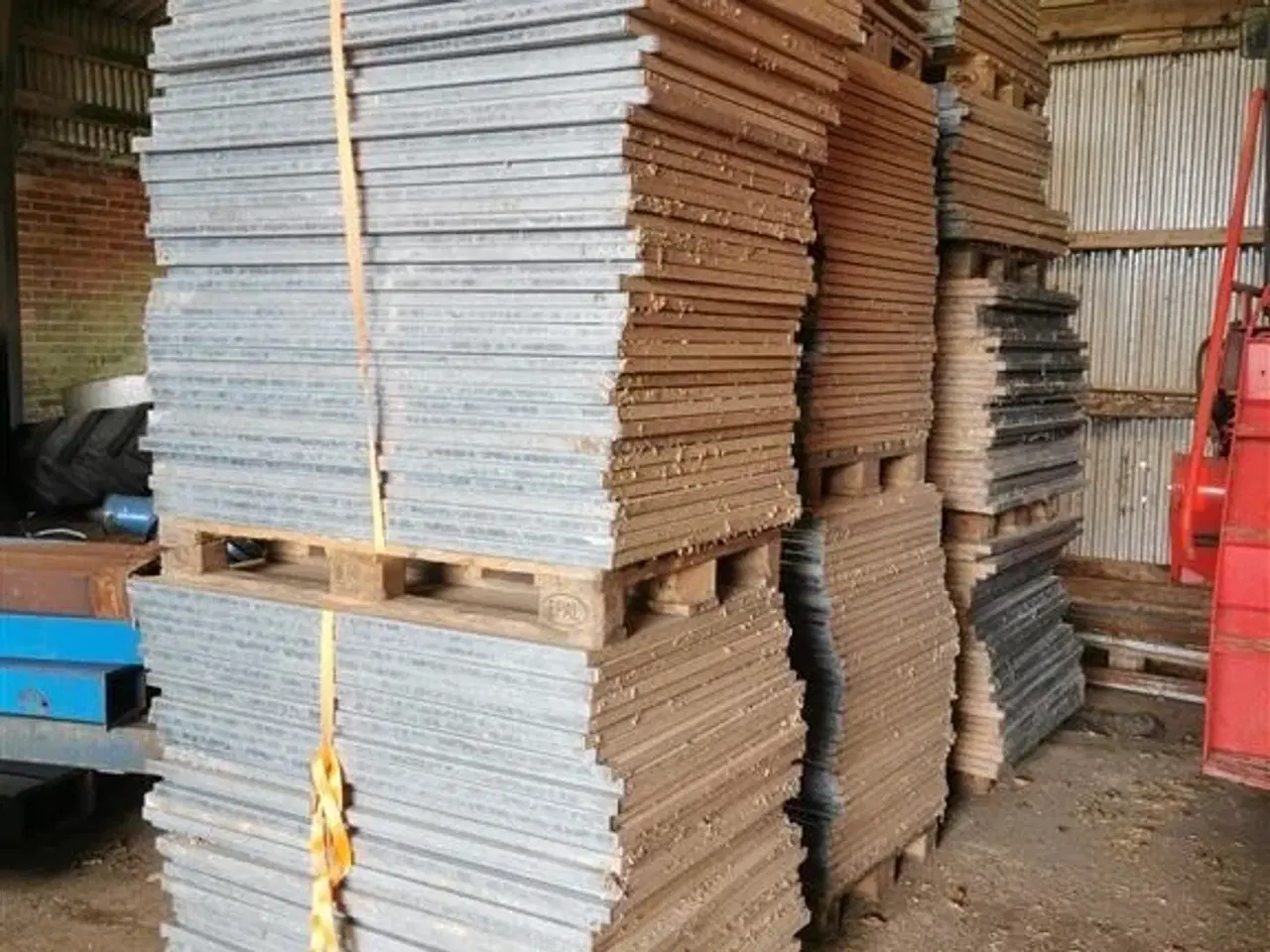 Billede 3 - Løkke Kornvæg Spånplader med metal skinne. 240 stk.