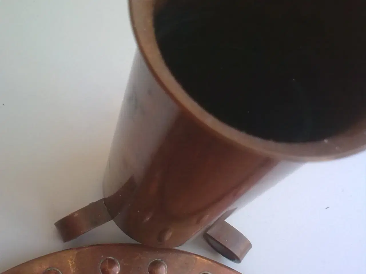 Billede 2 - Viking skjold bakke med nitter Kobber/messing?