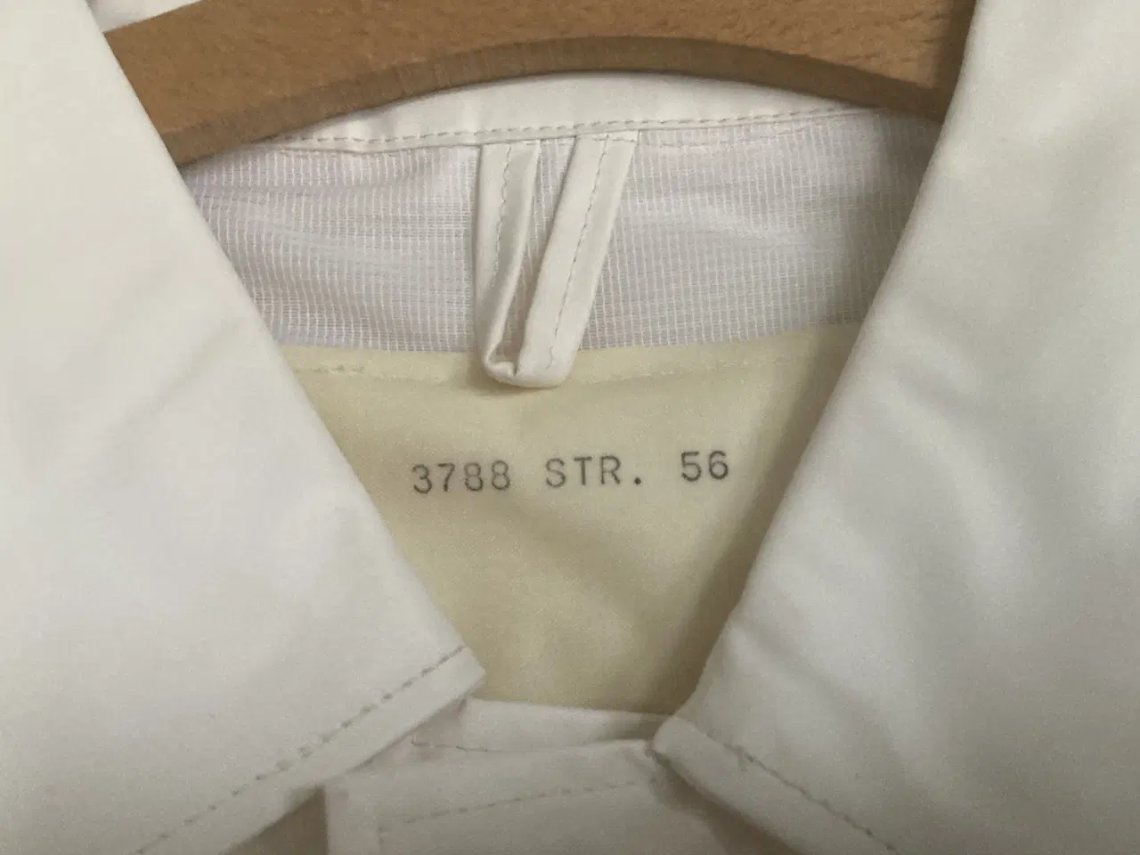 Billede 2 - Hvid Politi regnfrakke fra 70`erne