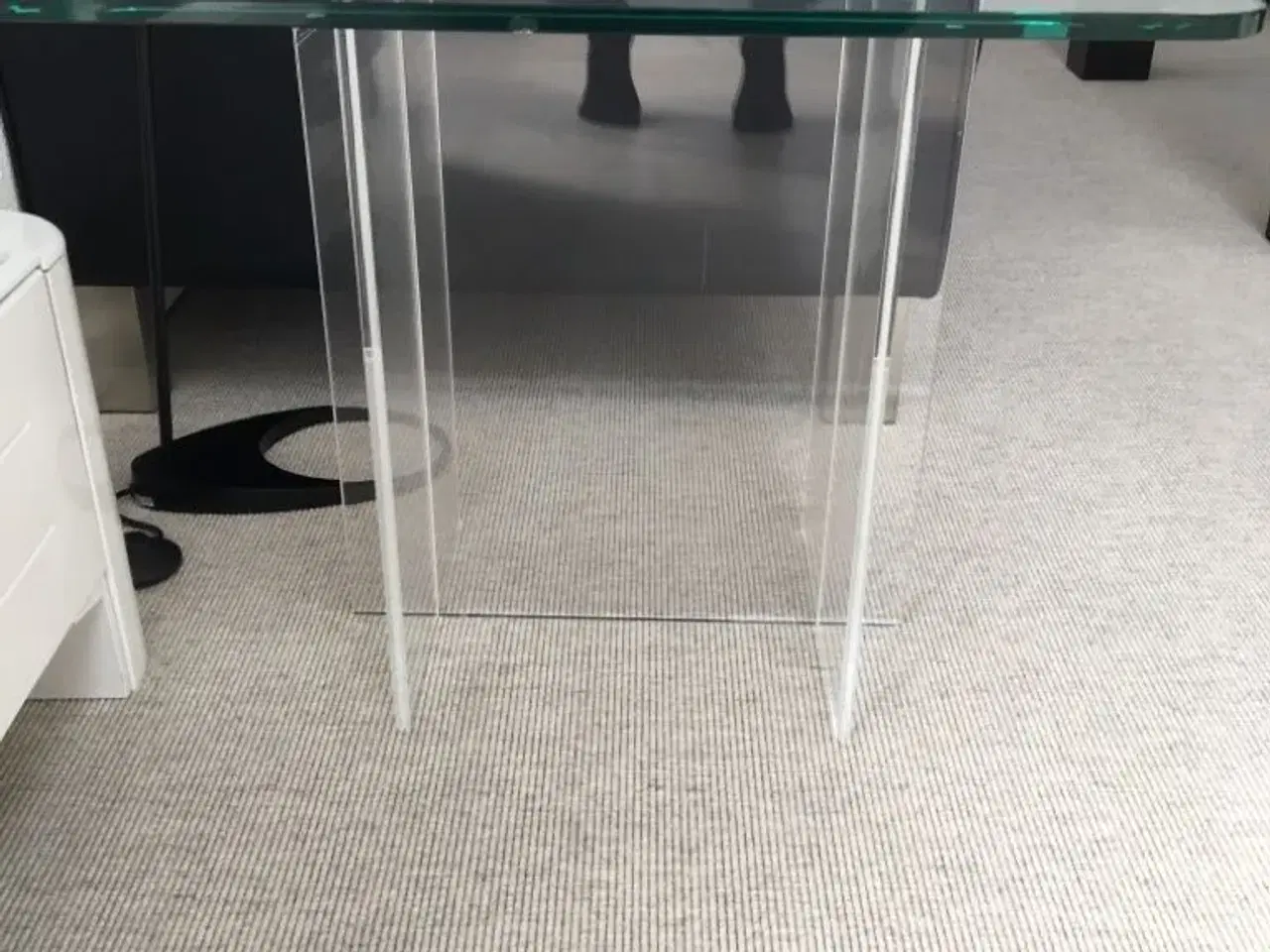Billede 1 - Rigtig pænt glasbord