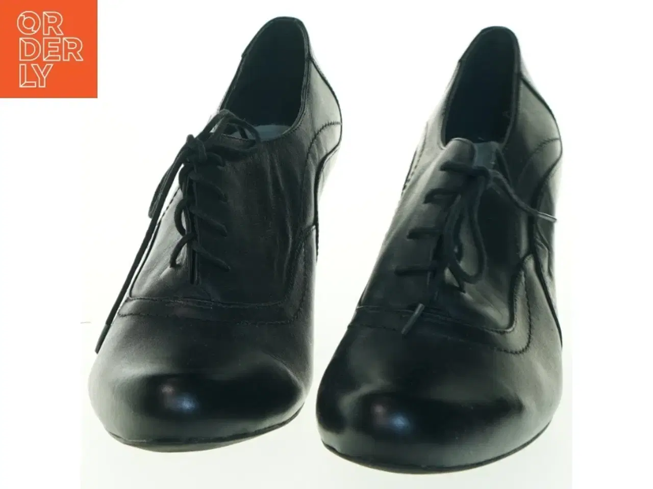 Billede 6 - Sorte damesko med snørrebånd fra Clarks (str. 9 )