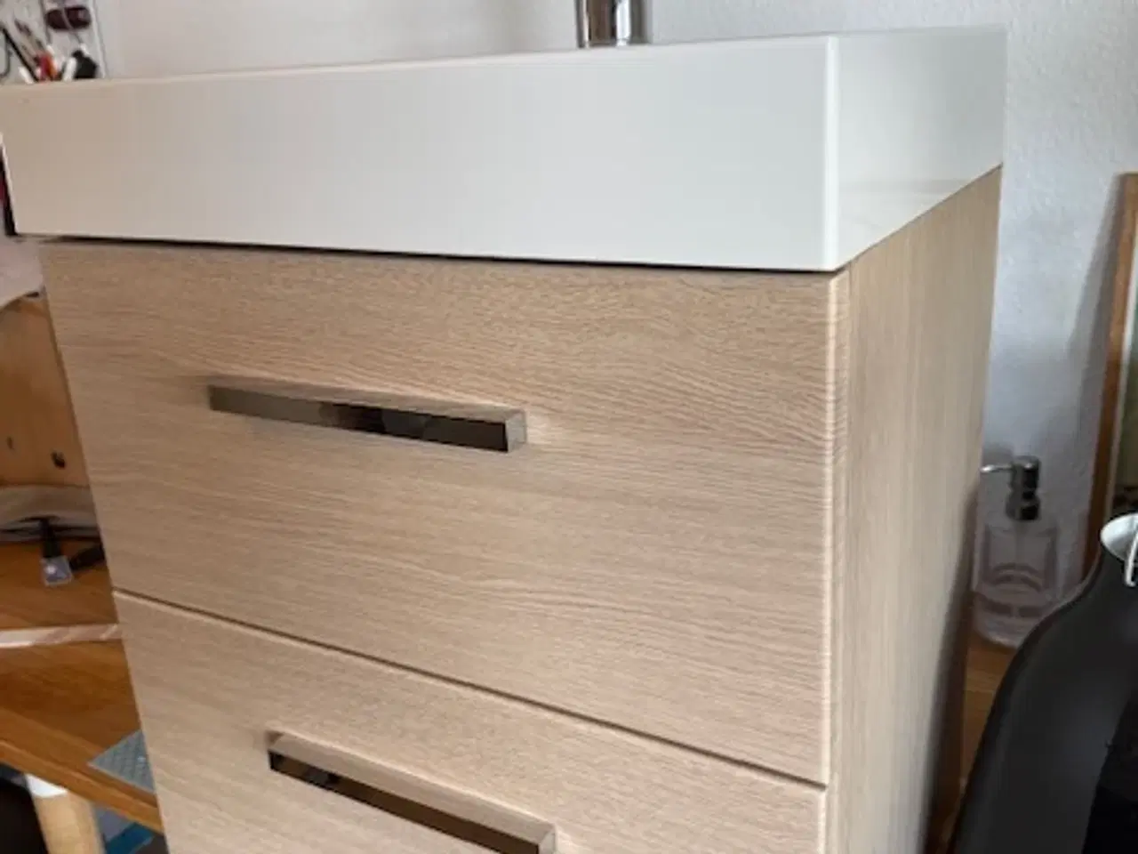 Billede 2 - Badmøbel med vask, Grohe armatur og 2 skuffer