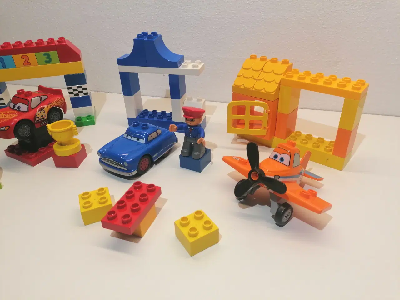 Billede 2 - Duplo Disney Cars, Lille Disney fly samt