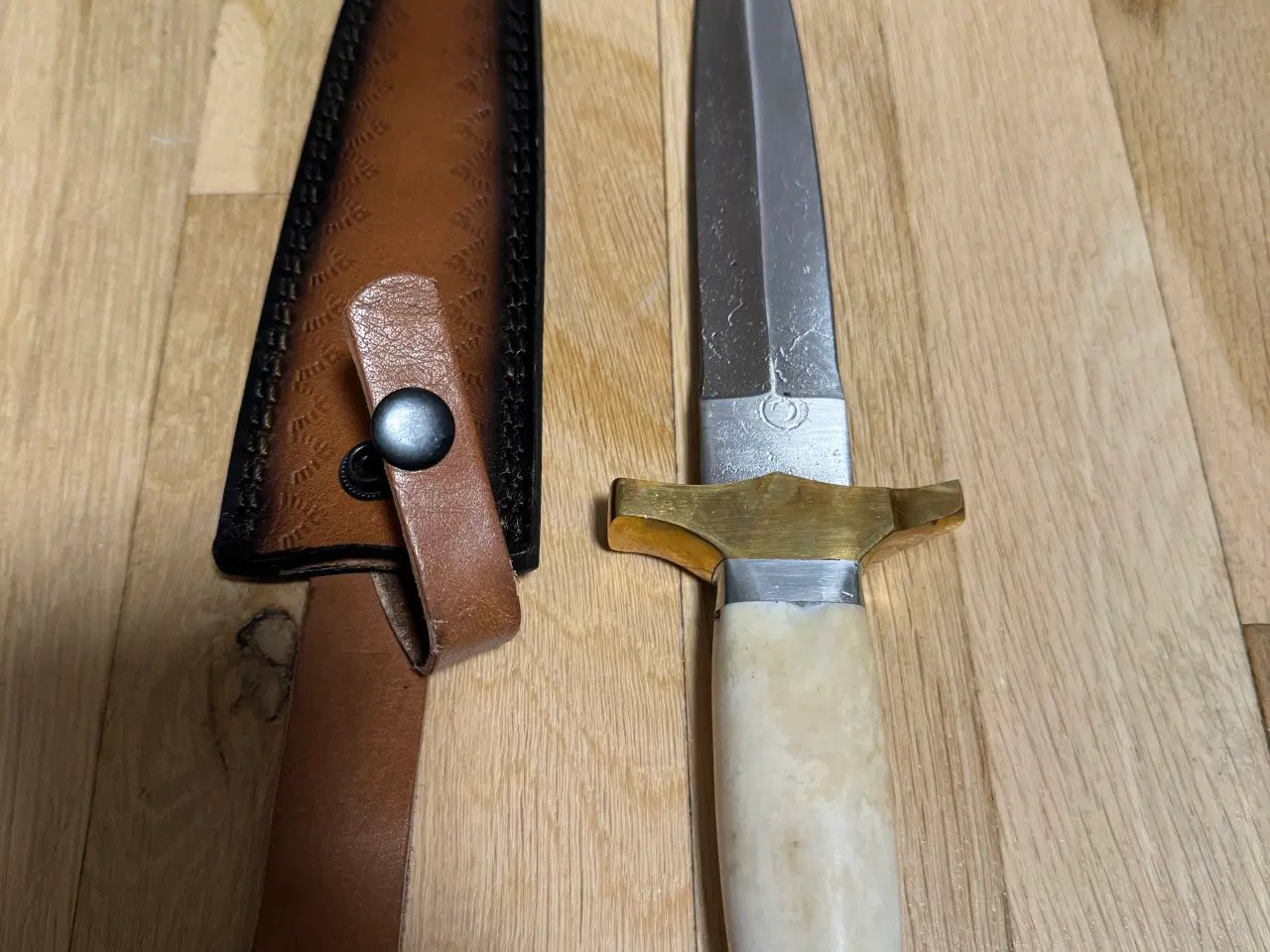 Billede 1 - En del knive til salg. Lækre jagtknive