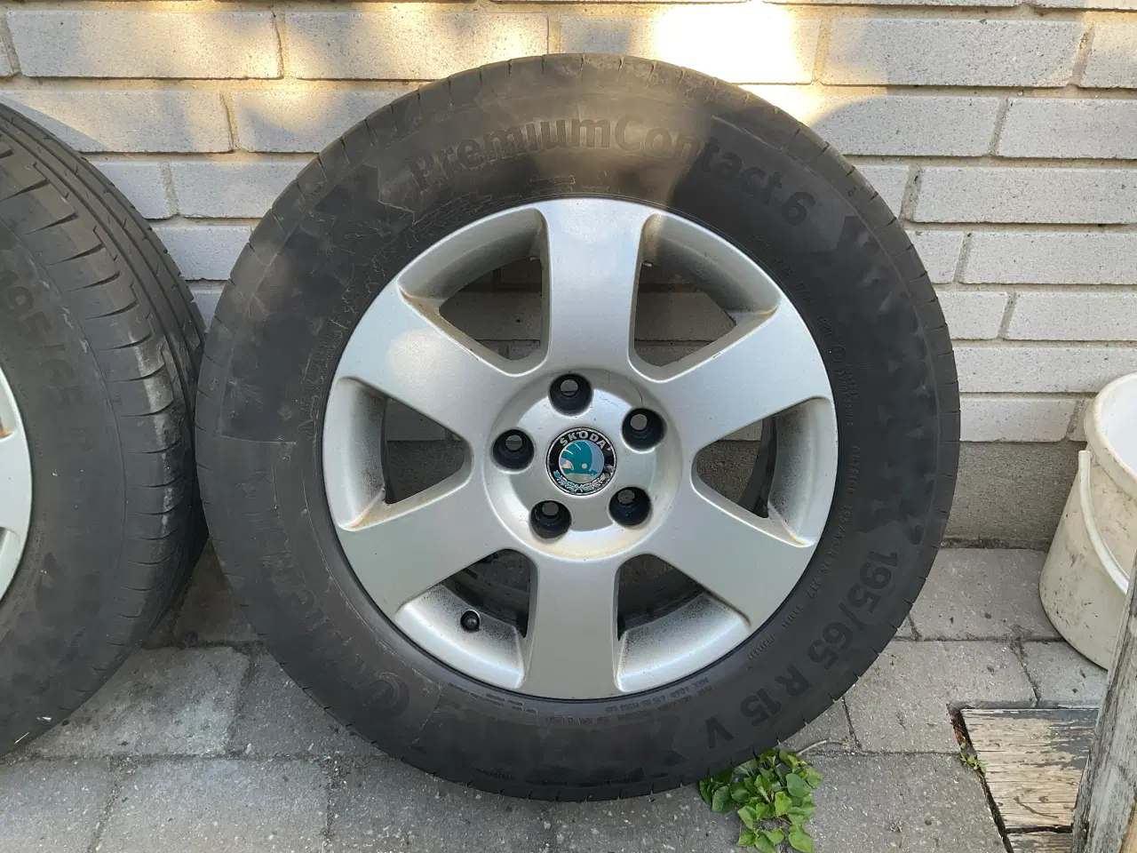 Billede 1 - Sommerdæk på originale Skodafælge