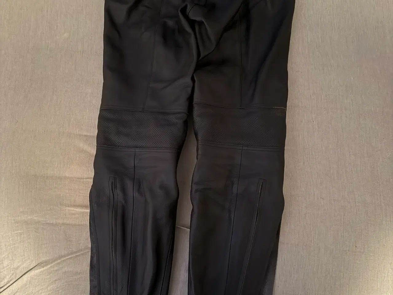 Billede 2 - Dainese læderbukser (Herre)