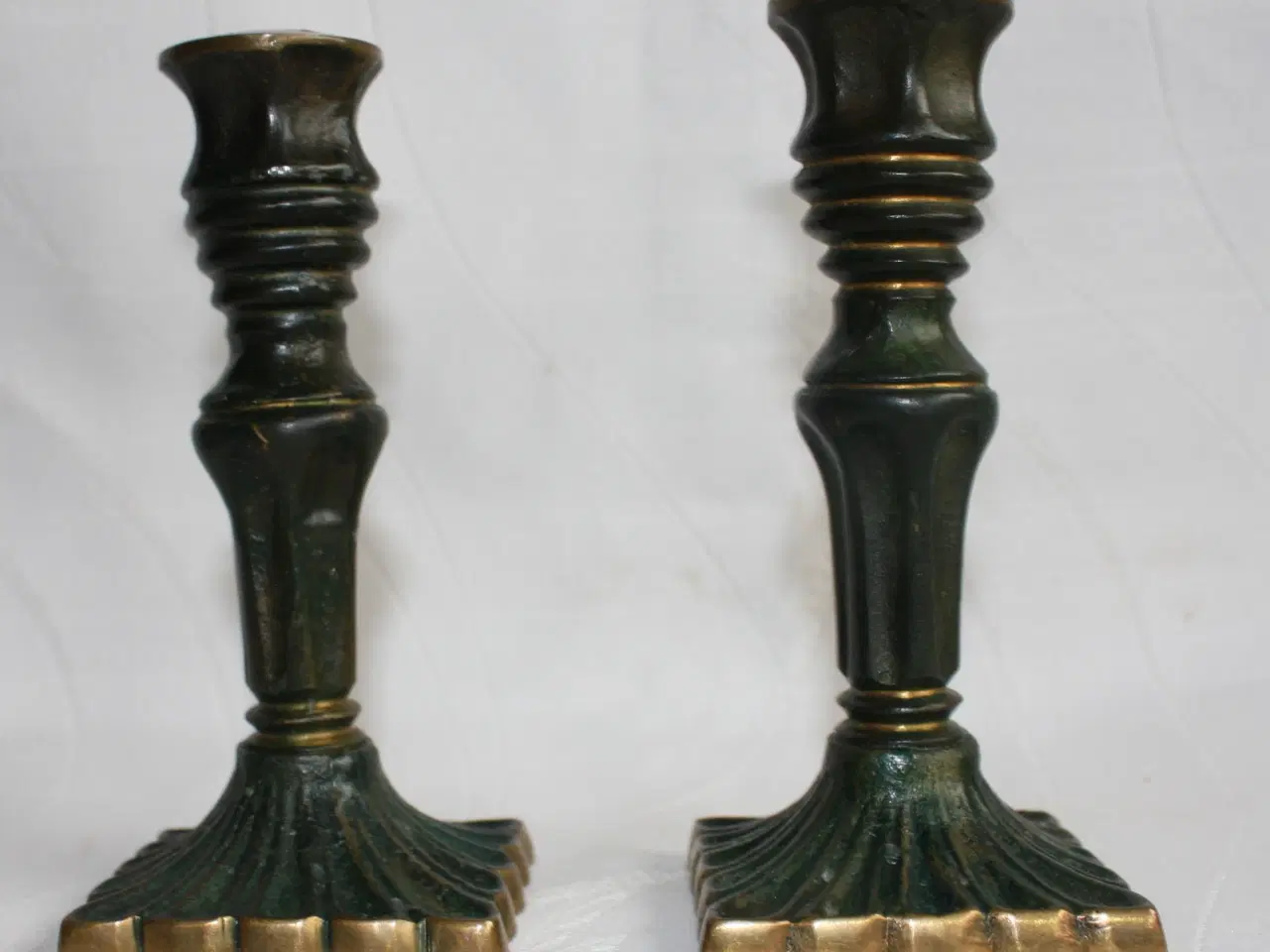 Billede 3 - 2 lysestager af bronze