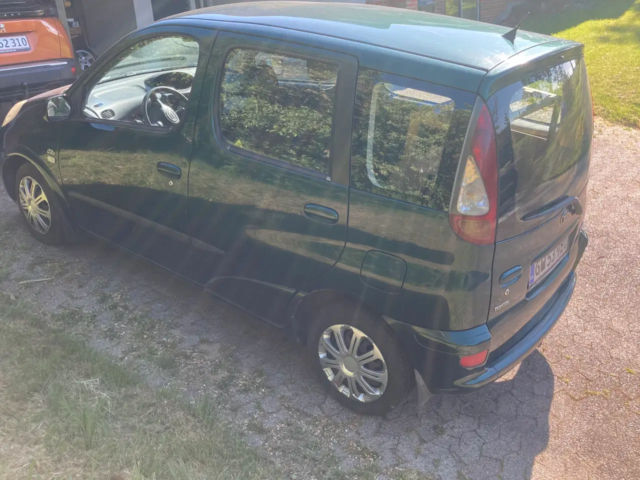 Billede 4 - Kvadratisk og praktisk Toyota Yaris Verso P2.