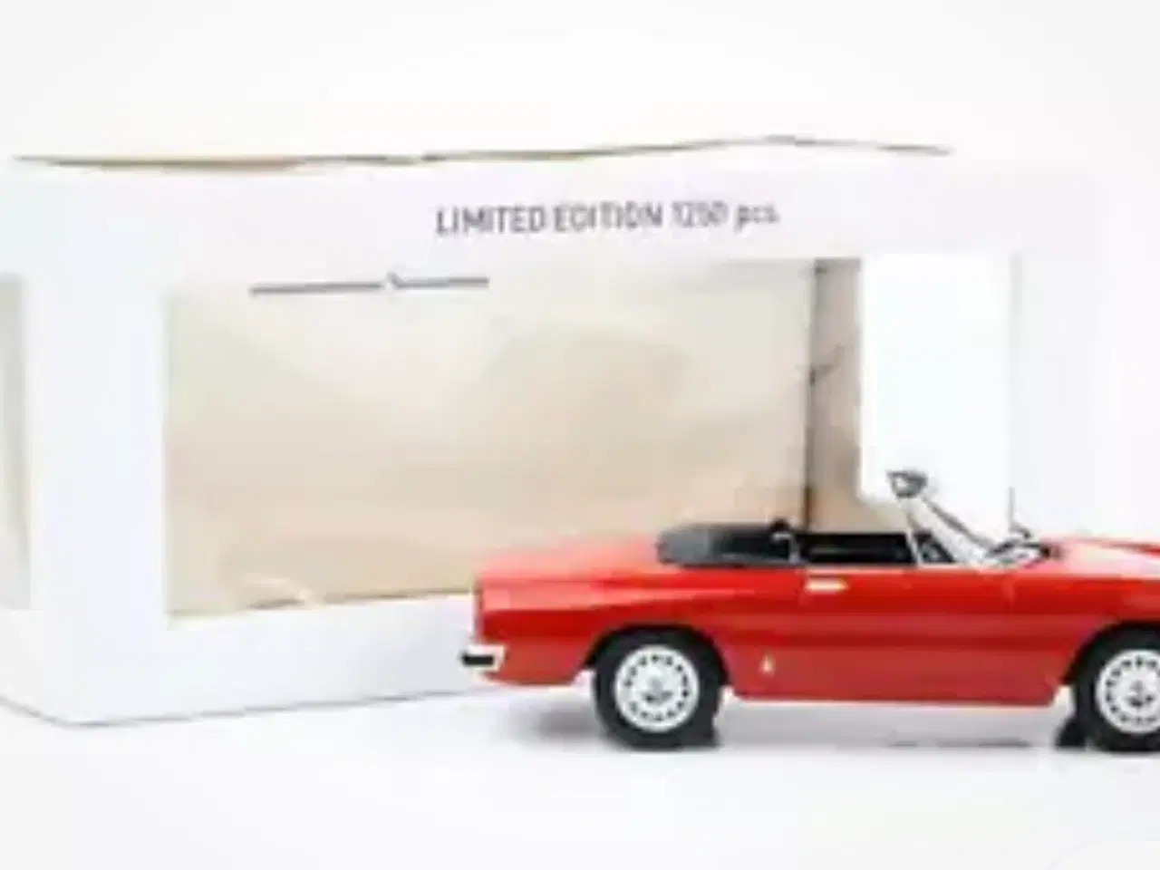 Billede 5 - 1:18 Alfa Romeo 2000 Spider med top 1979