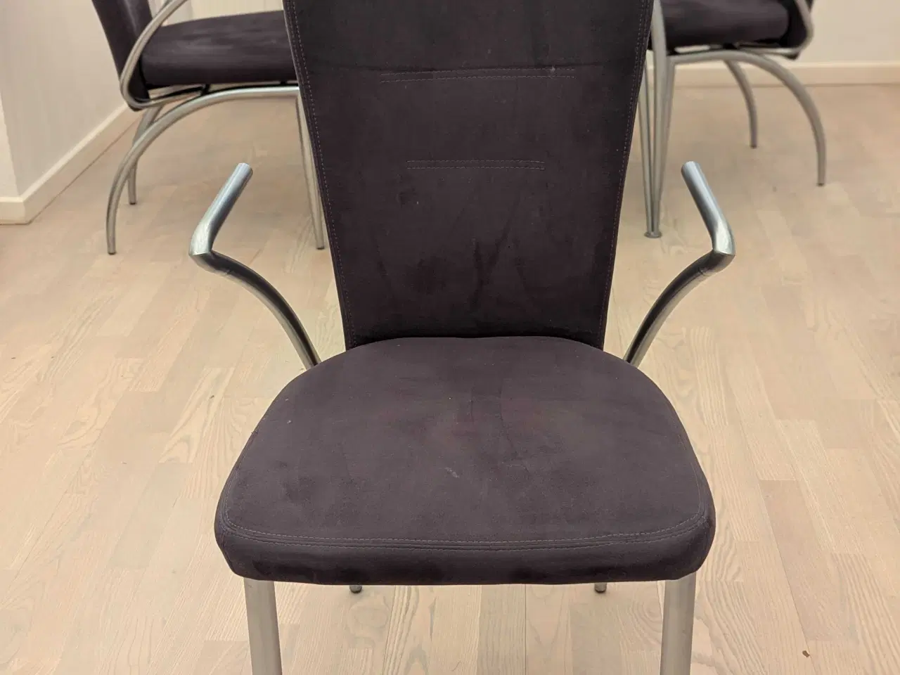 Billede 2 - Rundt spisebord med 4 stole