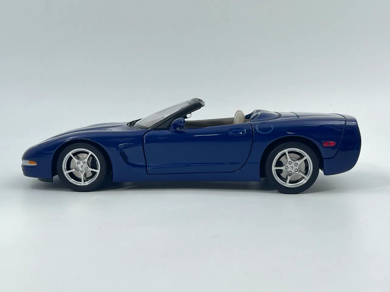 Billede 3 - 2004 Chevrolet Corvette Convertible AUTOart - 1:18