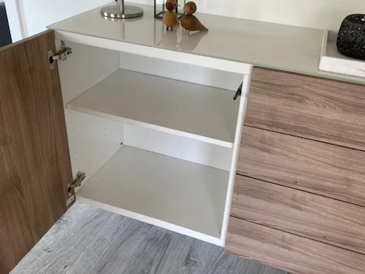 Billede 5 - Vægophængt skænk fra Ikea
