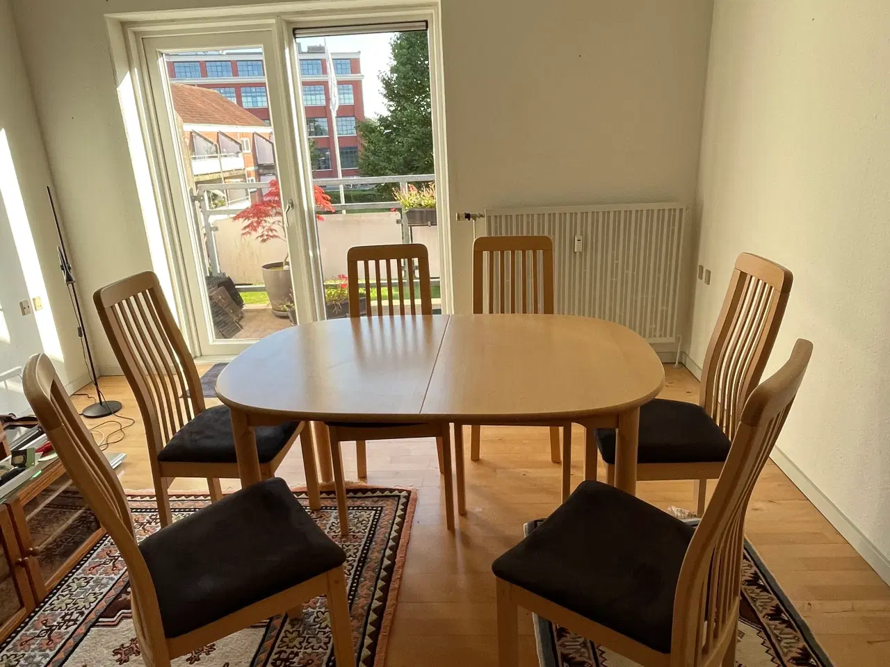 Billede 3 - Spisebord og 6 stole
