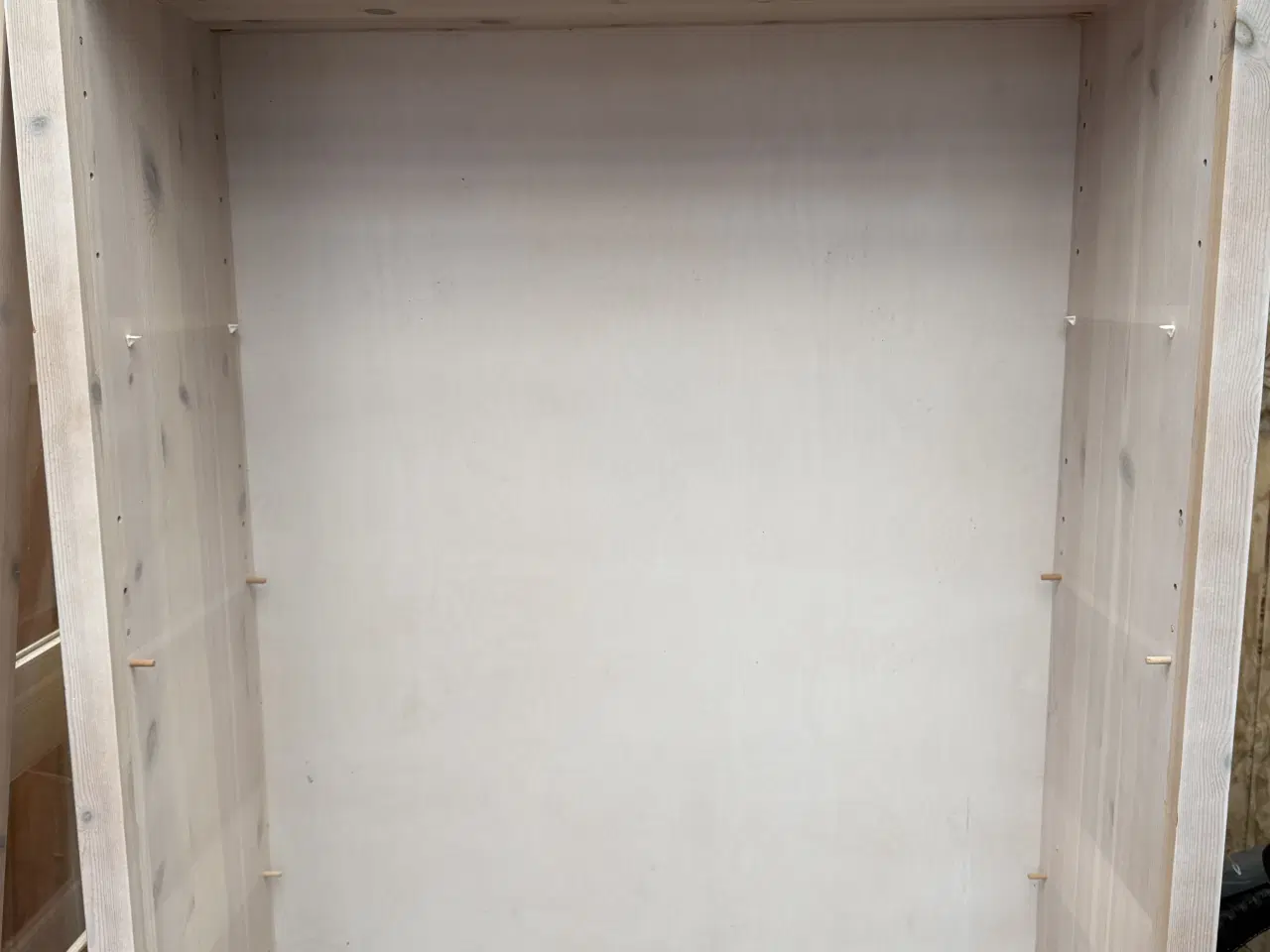 Billede 1 - Vitrineskab i træ