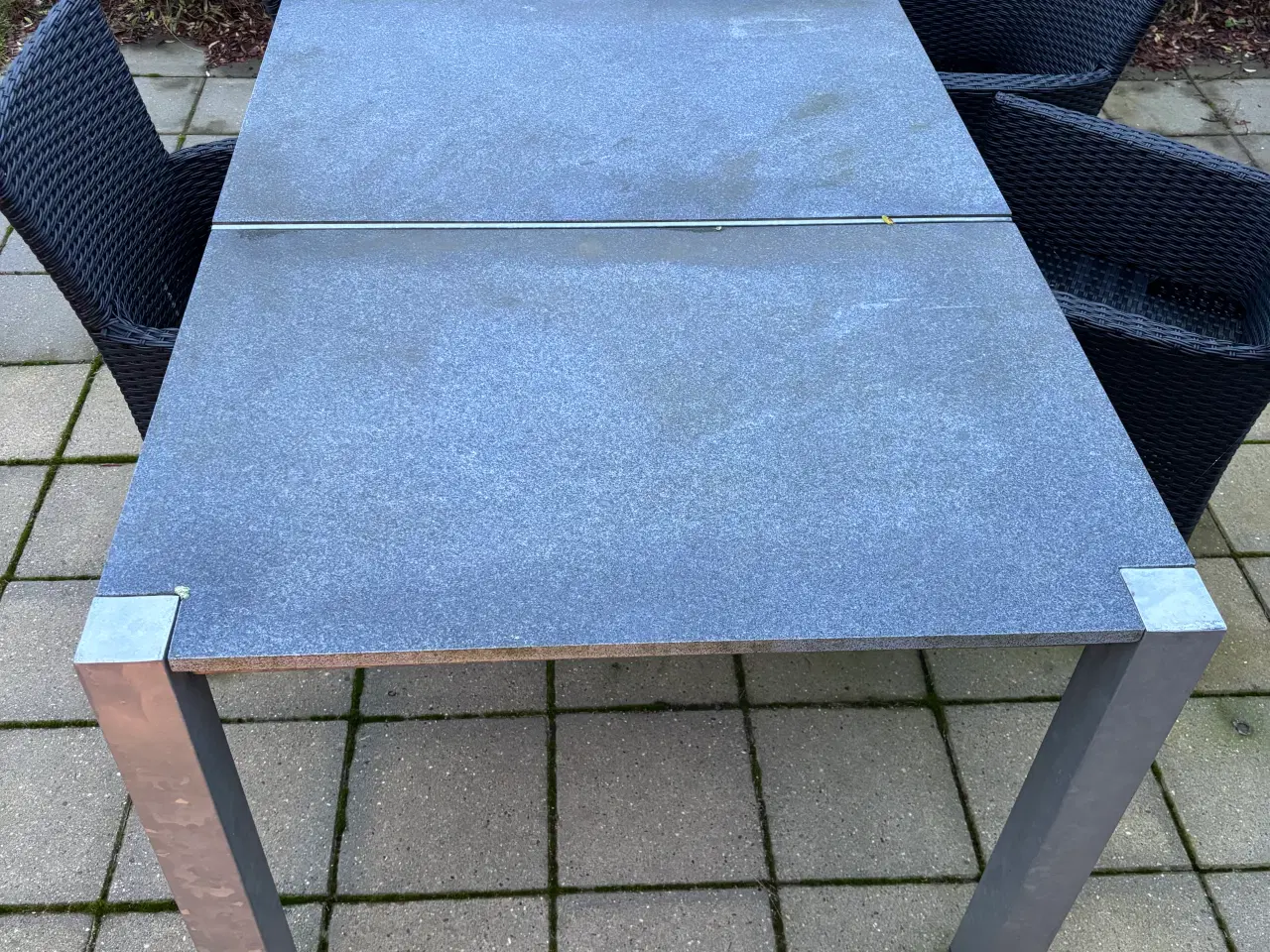 Billede 1 - Fint bord med fire stole