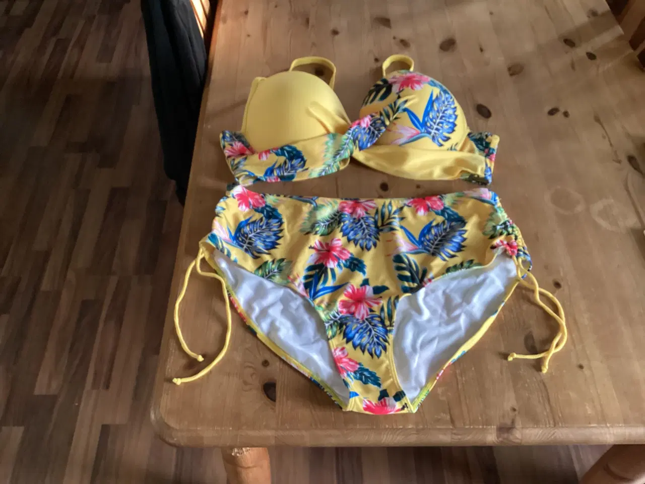 Billede 12 - Nye Bikini,er Forsk. Str.