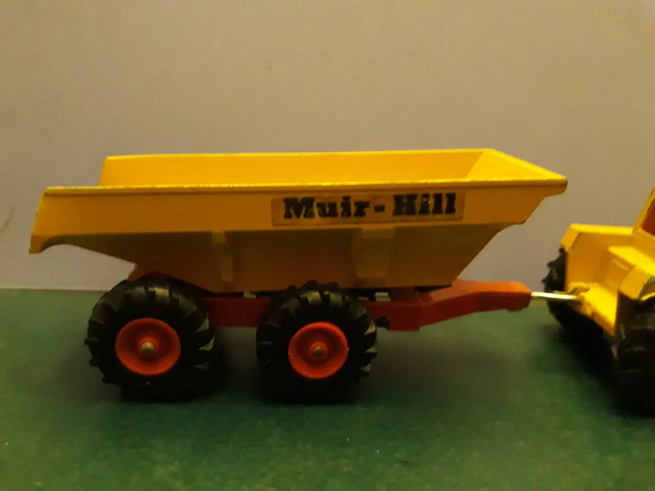 Billede 5 - Matchbox Muir-Hill Traktor med Tiptrailer