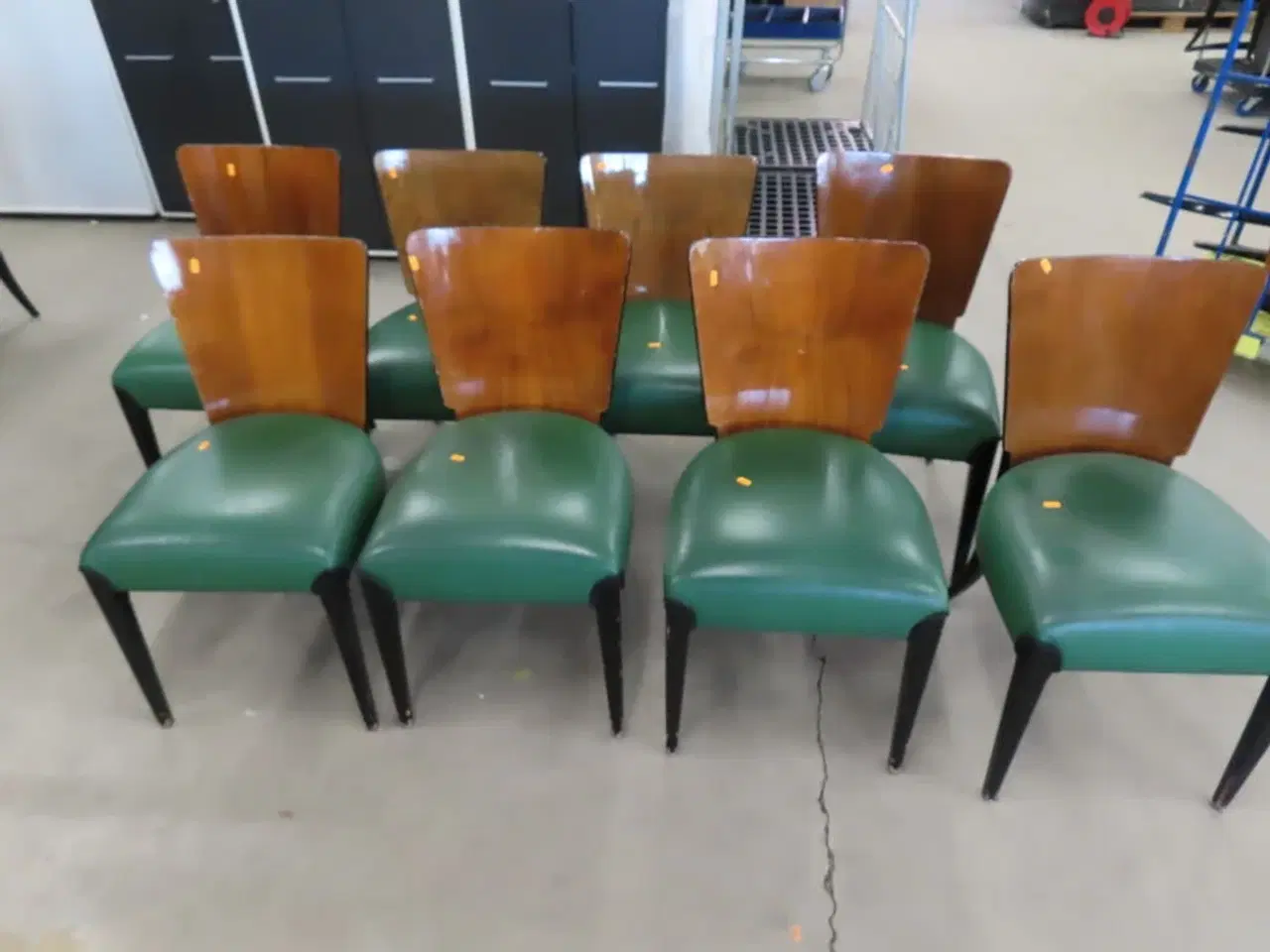Billede 2 - 8 stk. Stole med træryg og grøn læder