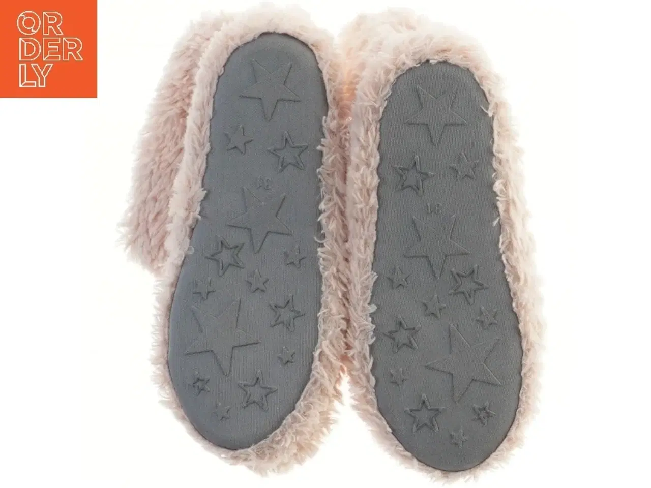 Billede 2 - Lyserød børnesutsko med hjerte fra Cloud7 (str. 31 )