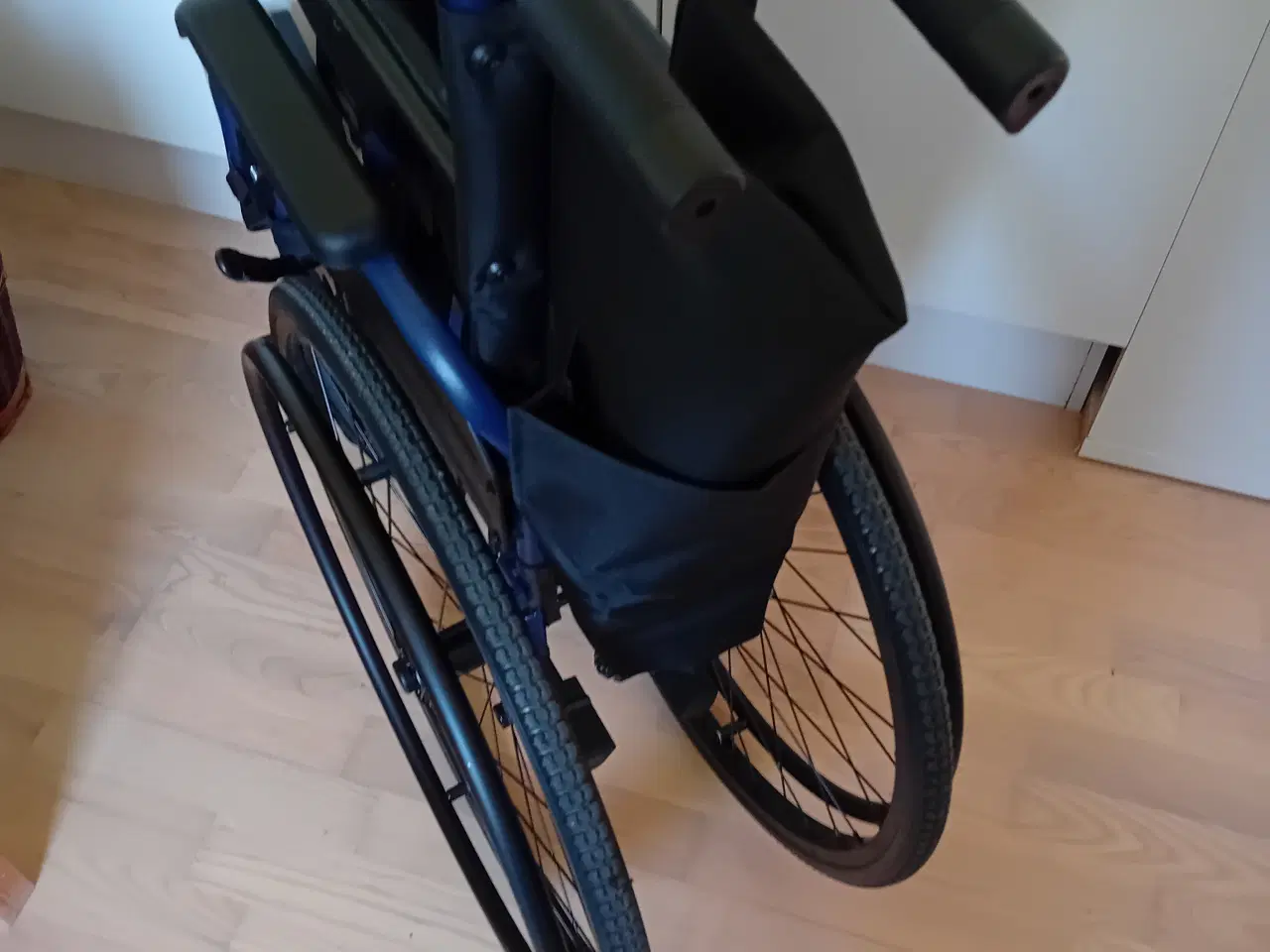 Billede 3 - Kørestol  som ny