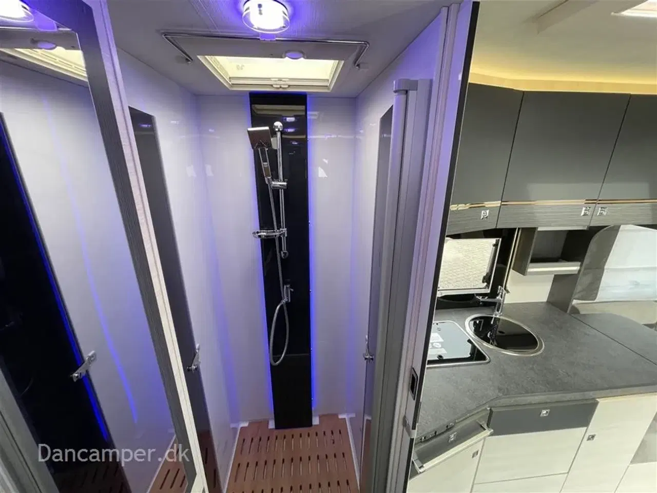 Billede 11 - 2021 - Chausson 640 Titanium Premium   Kommisionssalg - 200 AH Lithium, 2000W inverter, 170Hk &amp;amp;amp;amp;amp; 6-trins automatgear, Solceller mm.