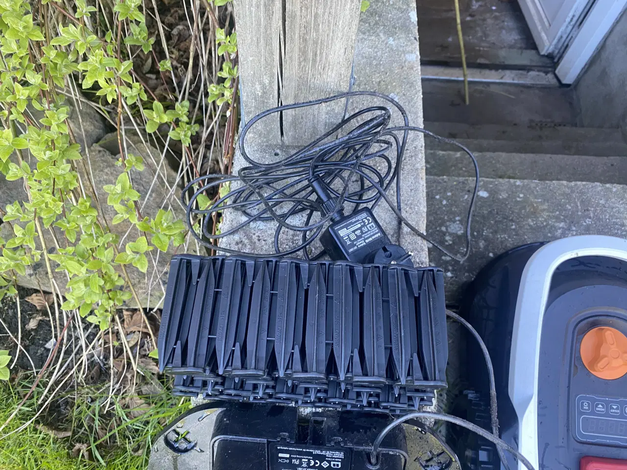 Billede 1 - Robotplæneklipper