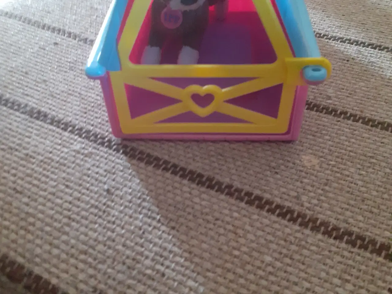 Billede 1 - Lille hundehus med tilhørende hund