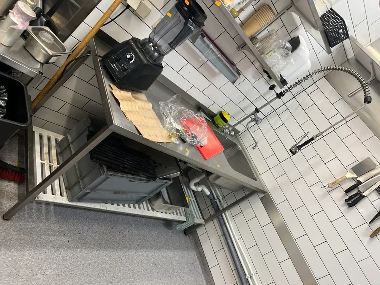 Billede 1 - Arbejdsstation inkl. vandhane