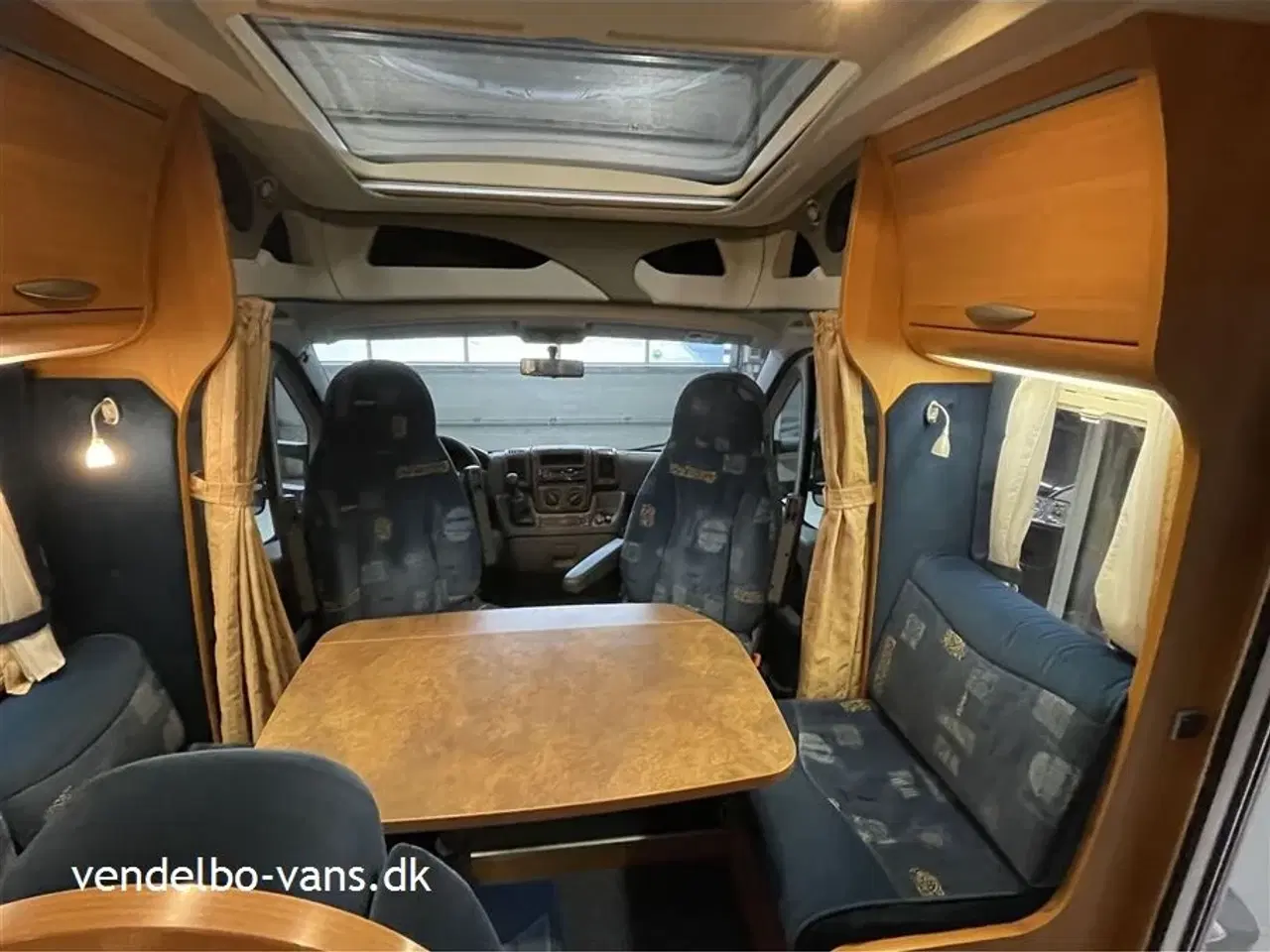 Billede 3 - 2008 - Chausson Allegro 96   Enkelsenge i lav (sidde) højde og toilet og bad i bagenden