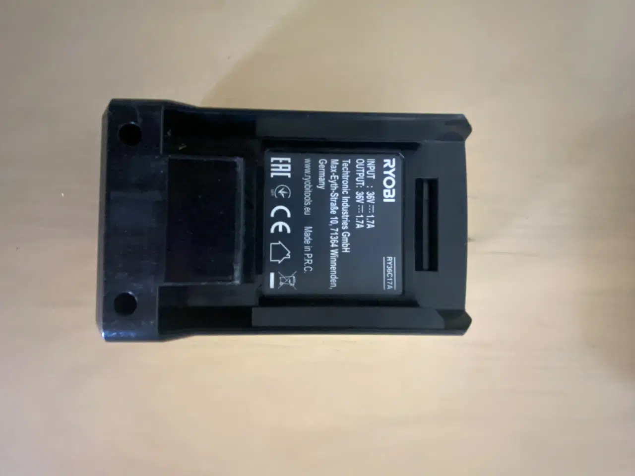 Billede 2 - Royobi batteri og oplader