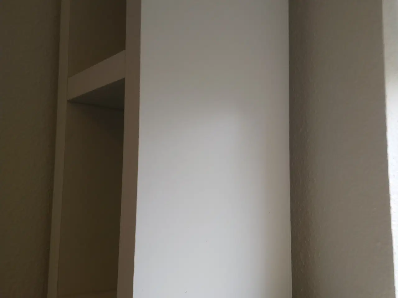 Billede 2 - IKEA hvid reol