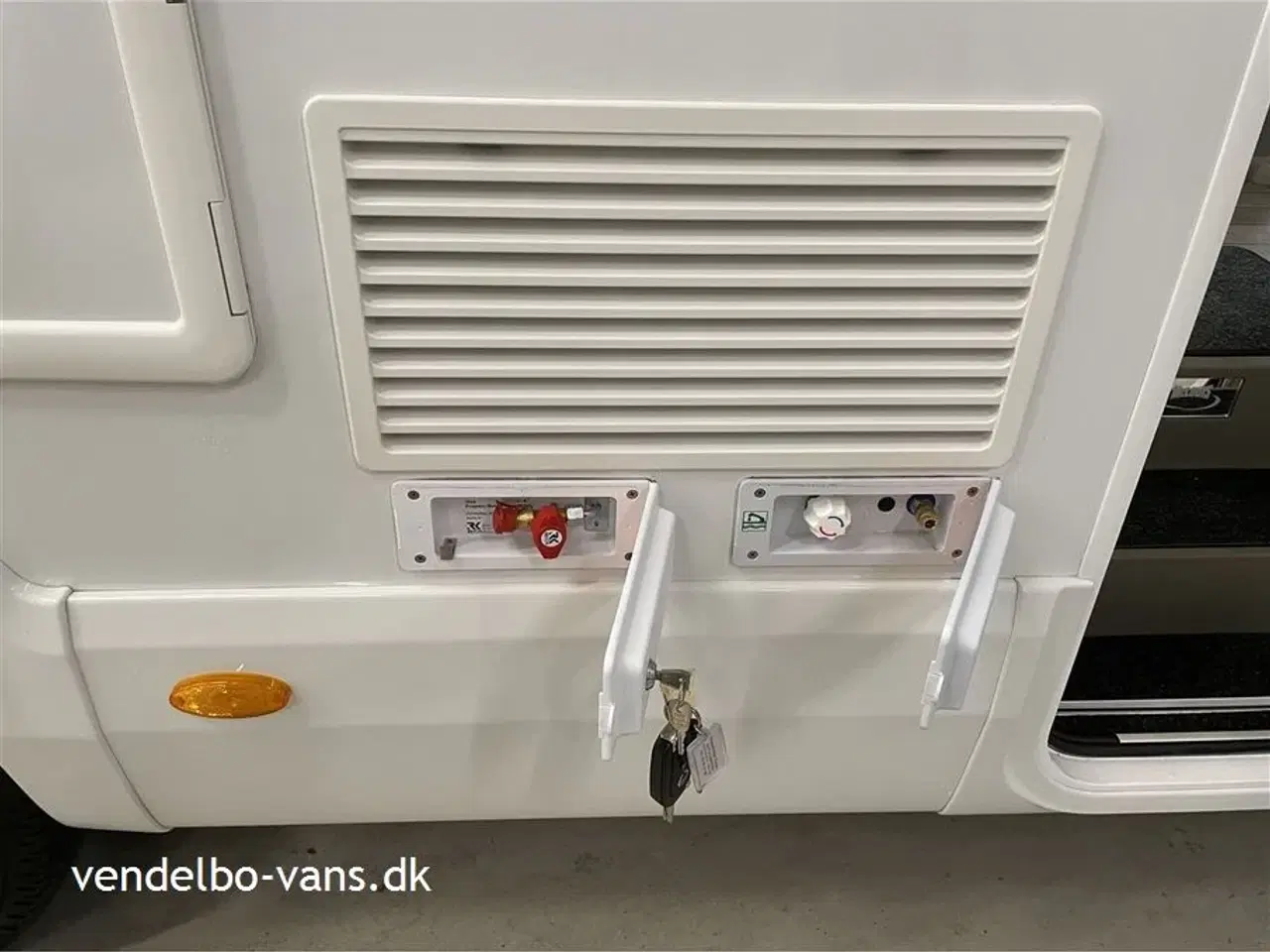Billede 4 - 2024 - McLouis Nevis 873   180 HK og 9 trins automatgear - enkeltsenge og stor garage