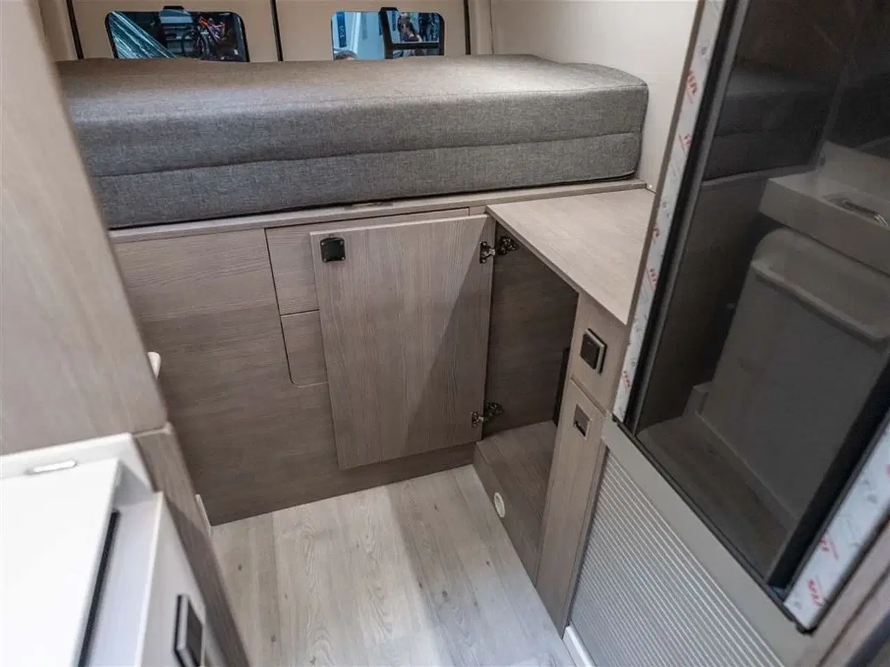 Billede 13 - 2026 - FURGOK   Langsgående senge og cykel garage på 6 meter!