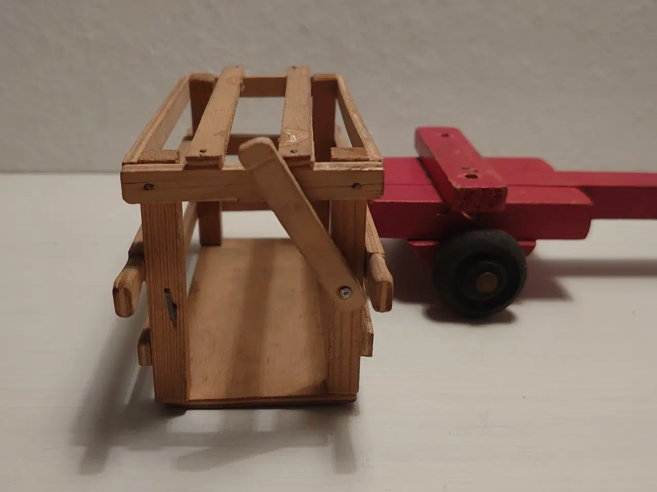 Billede 3 - Fængselslegetøj:Grisetransport med 2grise.L.32,5cm