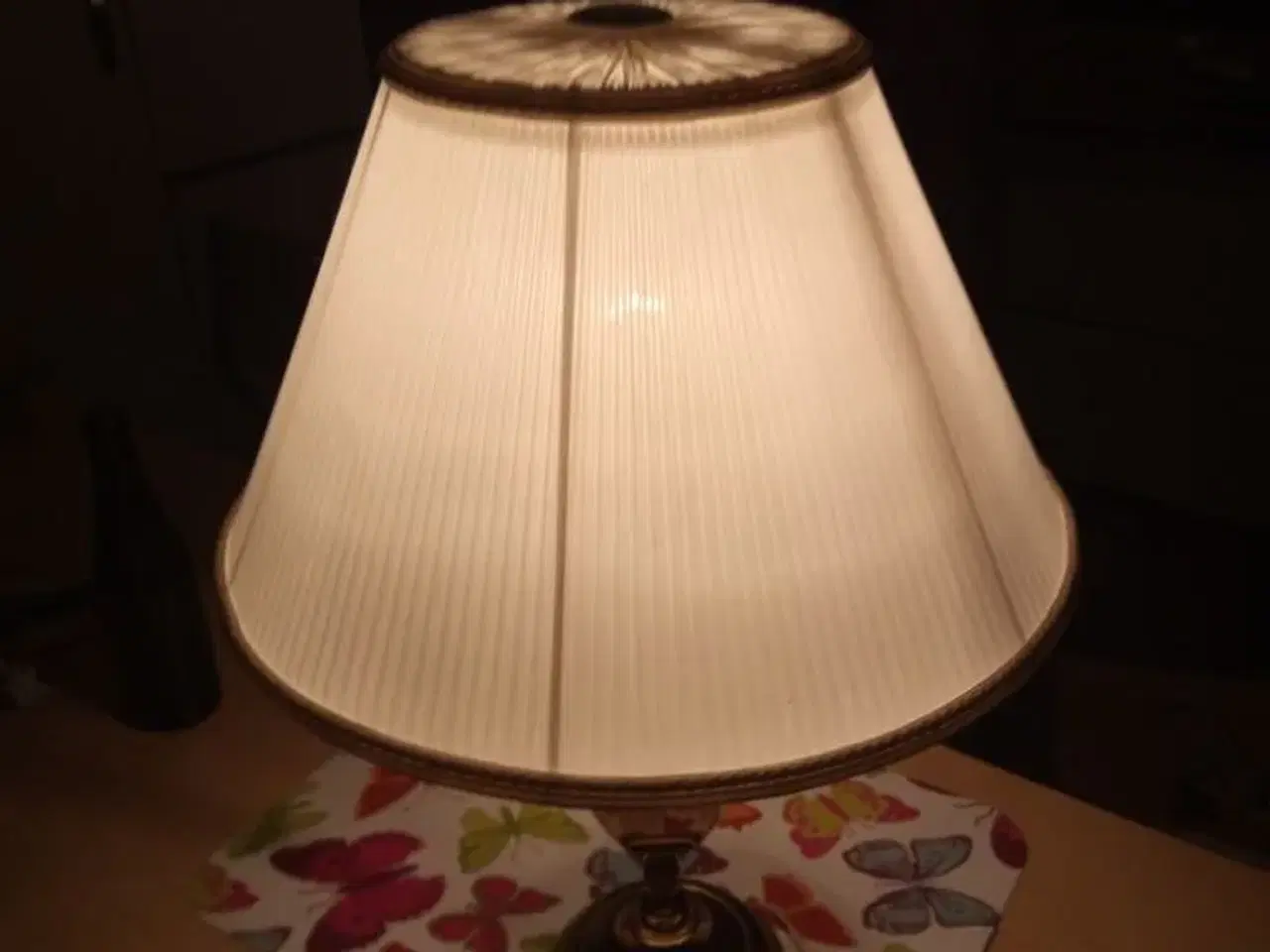 Billede 2 - Pæn bordlampe i messing